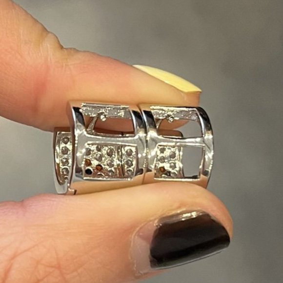 🎀 Rhinestone Full CZ Cute Flower Shaped Hoop Earrings for Women, HA4545 - Picture 4 of 4